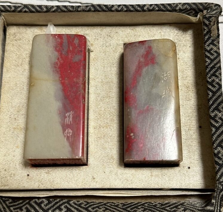 佐沼屋呉服店のお知らせ「骨董コラム　鶏血石の買取相場は？印材鑑定の最難関「鶏血石」の価値を専門美術商が解き明かす」