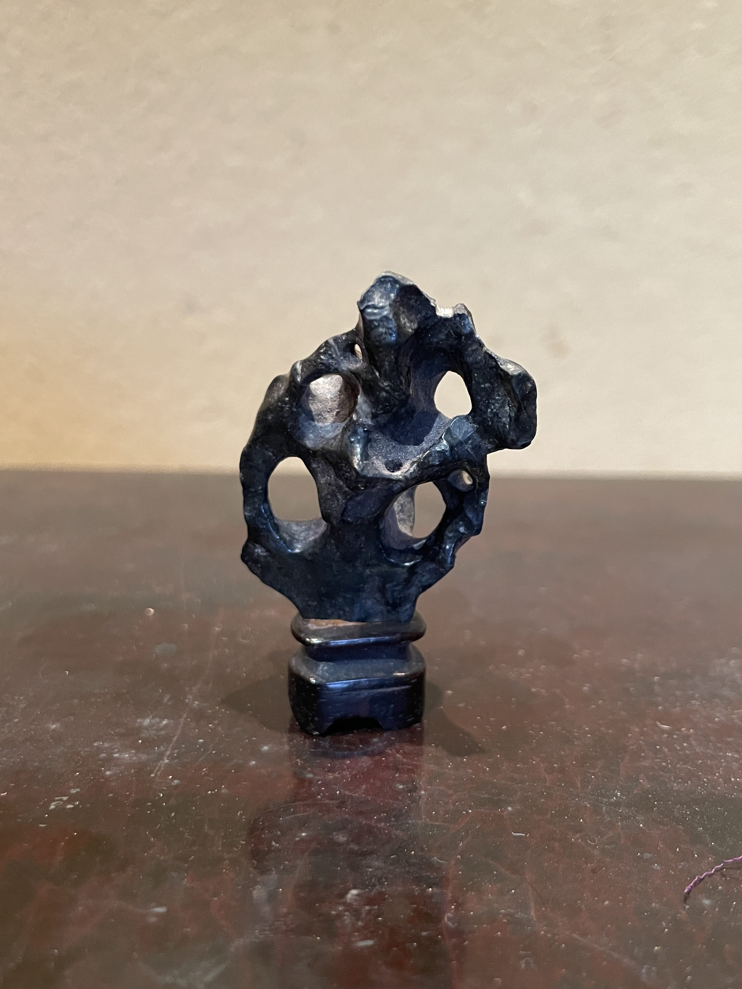 えびす屋のお知らせ「骨董コラム｜太湖石（たいこせき）の買取相場は？中国文人が愛した霊石の価値と高額査定のポイントを専門美術商が解説」