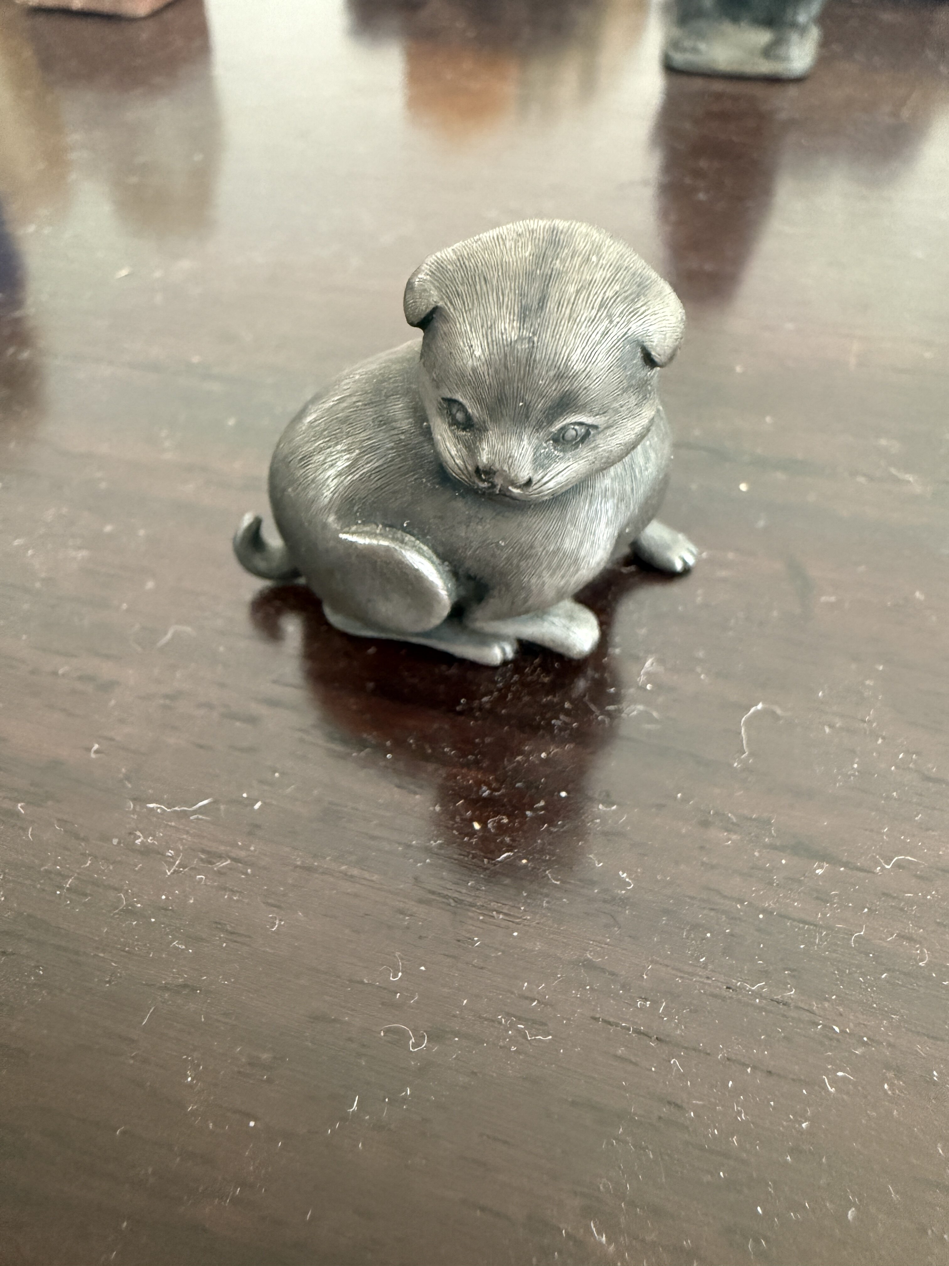 えびす屋のお知らせ「掌（たなごころ）に宿る「重力」と「愛着」――銅の水滴、動物たちが紡ぐ市場の真理」