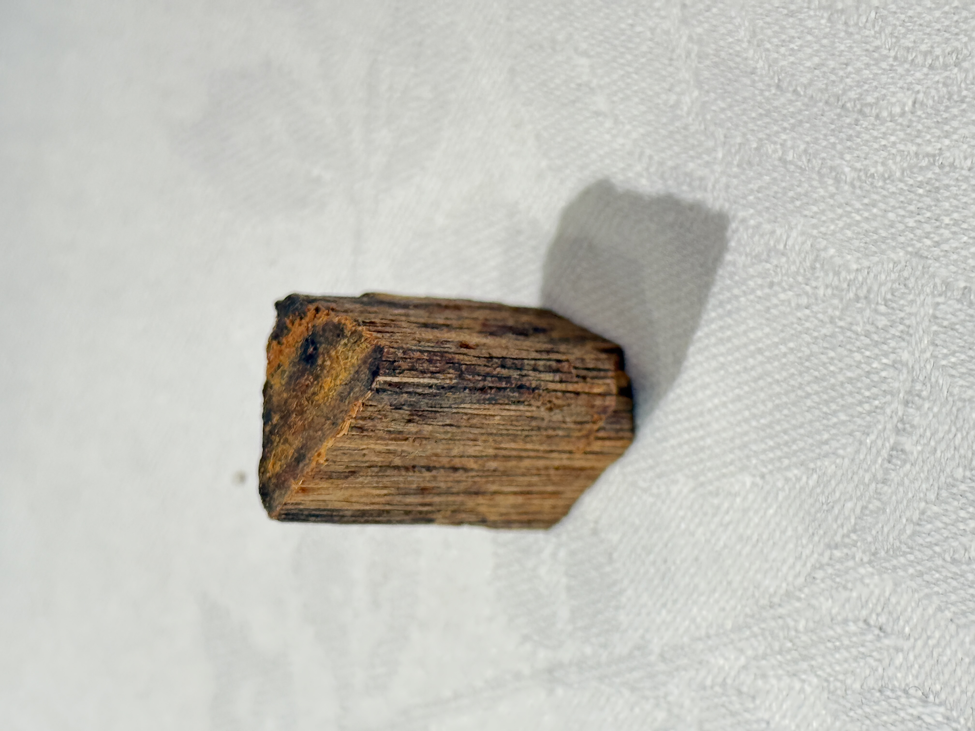 佐沼屋呉服店のお知らせ「骨董コラム：沈香・伽羅の「物質的クロノロジー」。有機高分子の重合が描く、120万円の資産価値」