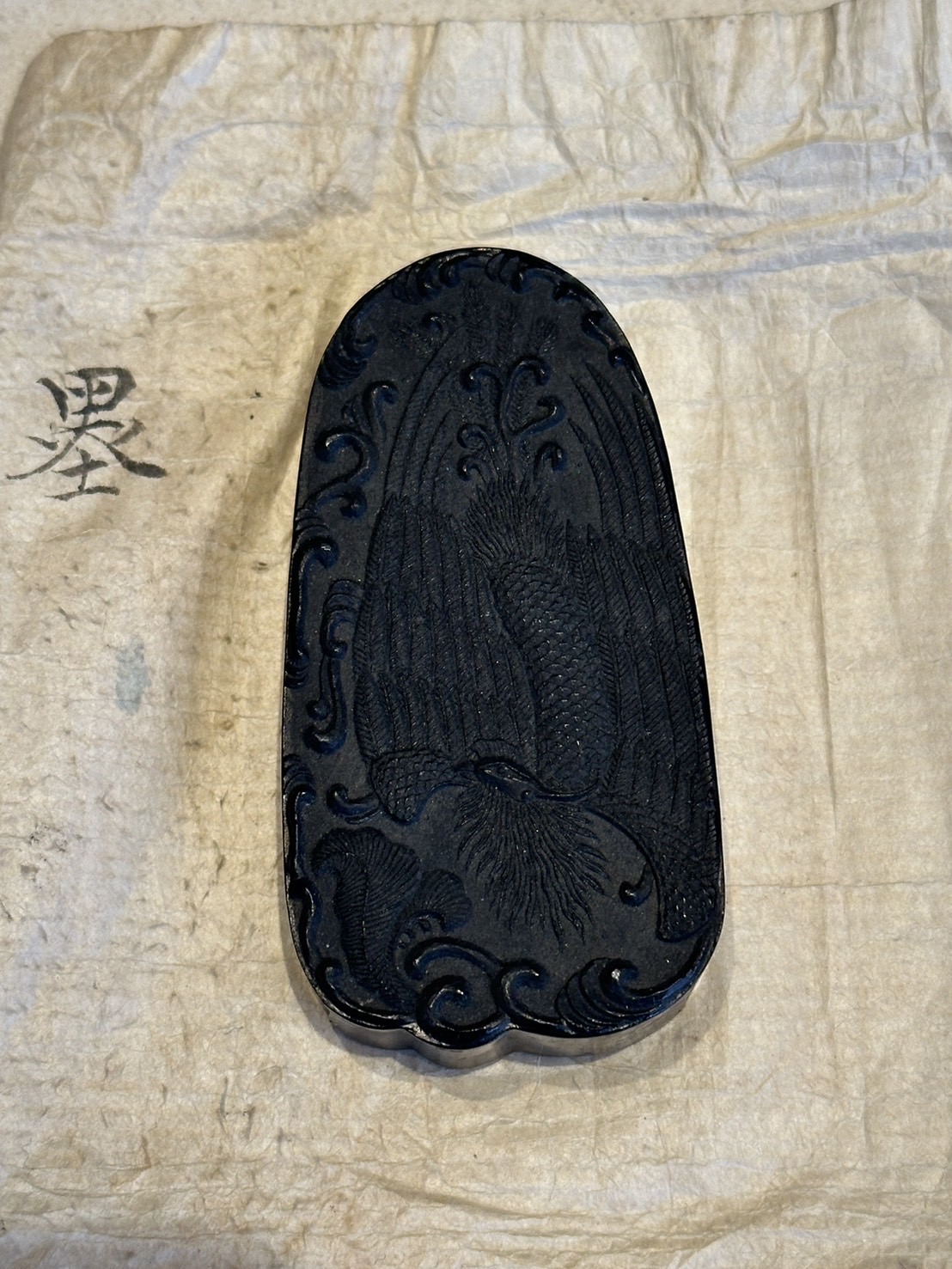 えびす屋のお知らせ「骨董コラム：古墨が放つ「黒の深淵」｜経年が生む膠の枯れと鑑定の急所」