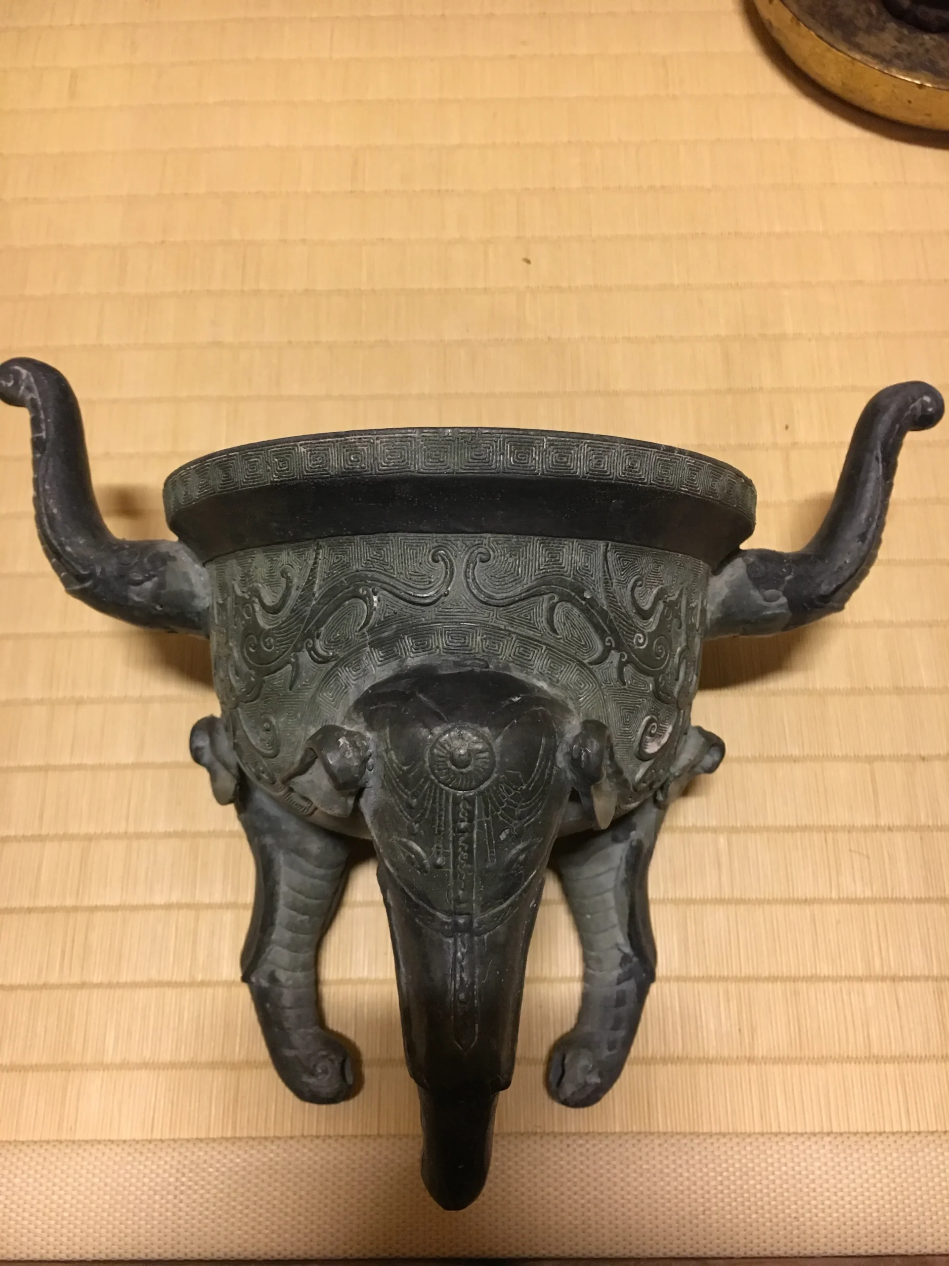 佐沼屋呉服店のお知らせ「骨董コラム：古銅（ことう）の「鳴り」と「重力」――地金に刻まれた、密度の真実」