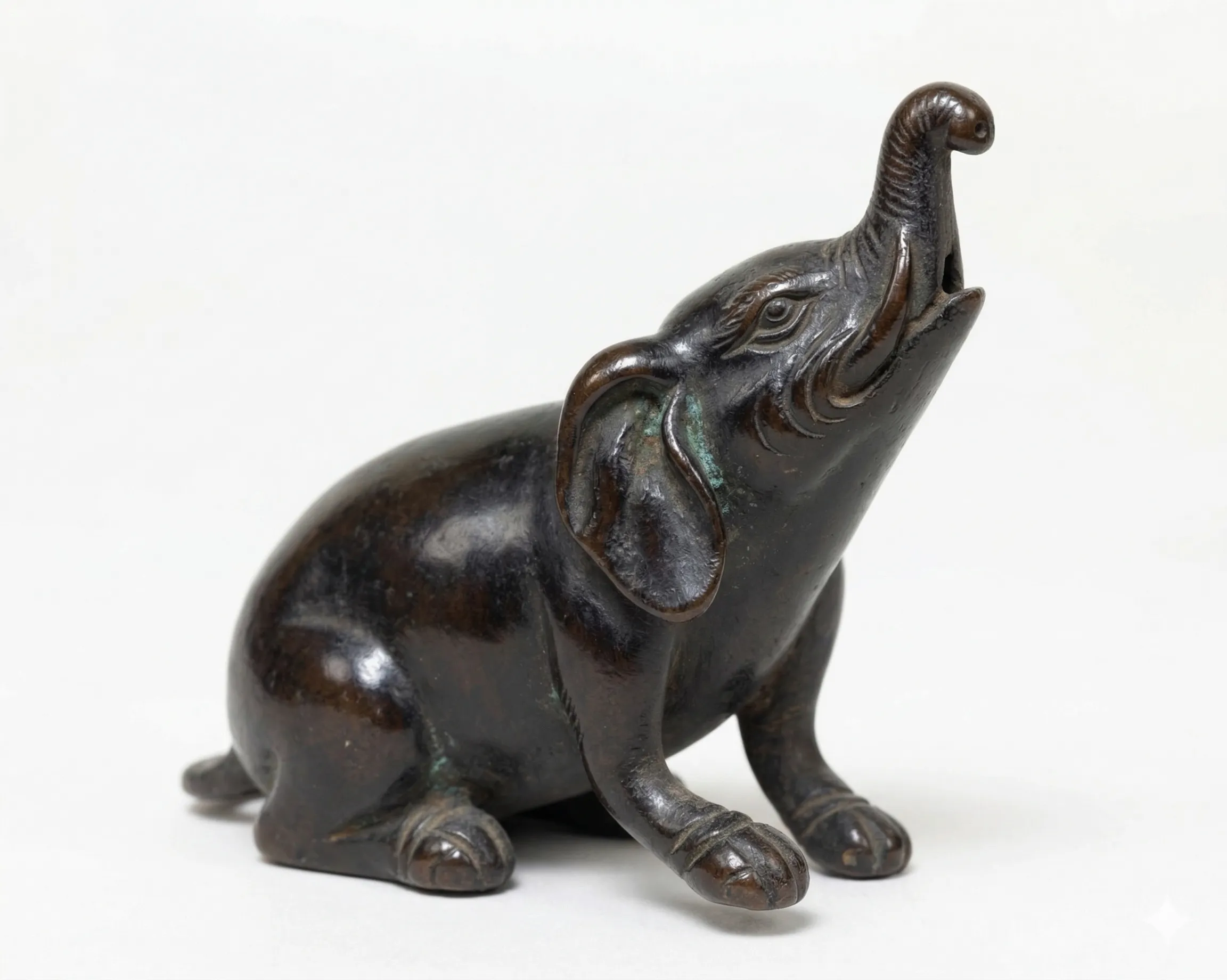 えびす屋のお知らせ「骨董コラム：掌（たなごころ）に蠢く「象形」の熱量――なぜ動物の水滴は相場を塗り替えるのか」